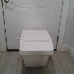 Pets Food Container 