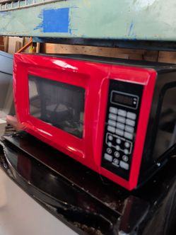 Small red 700 w microwave