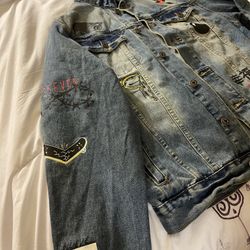 New Men’s Patched Denim Jacket size medium 