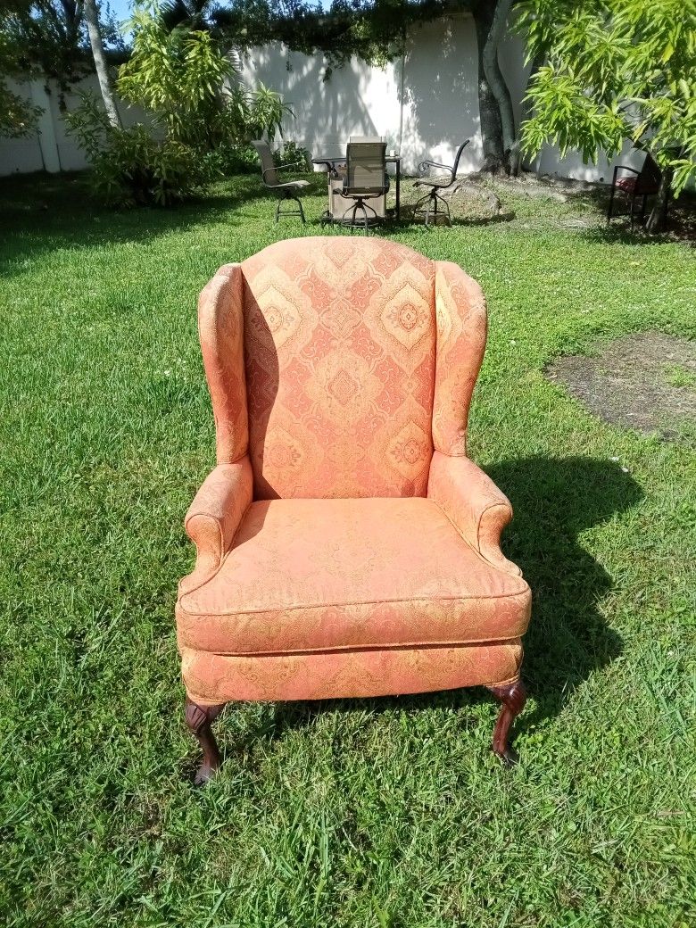 VINTAGE CHIPPENDALE WINGBACK CHAIR