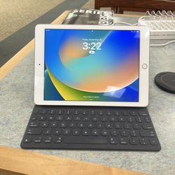 IPad Pro With Keyboard