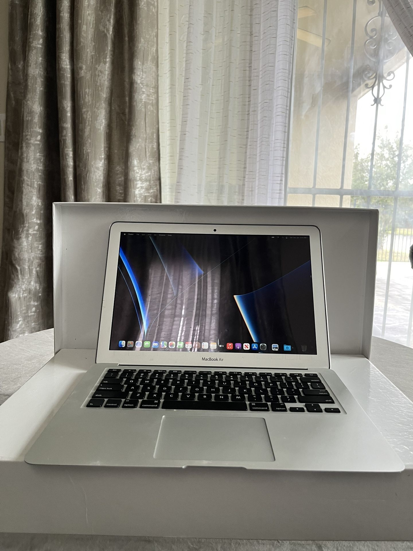 Apple MacBook Air A1466 13” Laptop Notebook 2012 Intel i5 4GB RAM 256GB SSD MacOS Monterey 12 - $99.