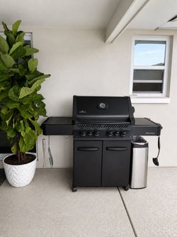 Napoleon Phantom Prestige 500 Premium Gas Grill