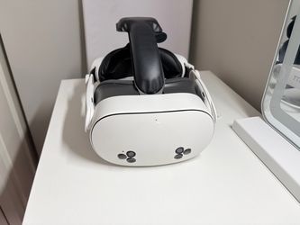 Meta Quest 3s with battery pack