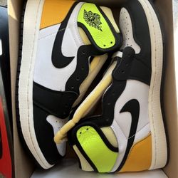 Air Jordan 1 Volt