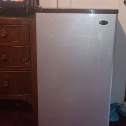 Mini Fridge 