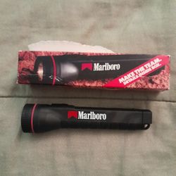 VINTAGE MARLBORO FLASH LIGHT 