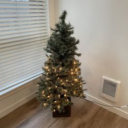 4 Ft Christmas Tree With Decorative Base