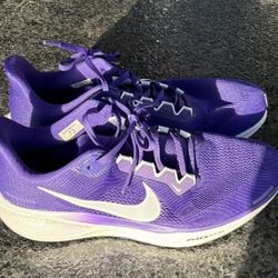 Nike air Runners Size 12