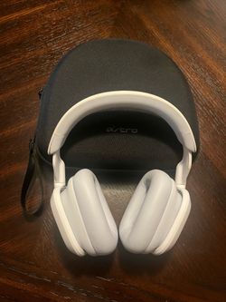 Logitech G Astro A30 wireless headset plus case