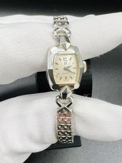 Vintage Omega ladies' watch with a 14K Gold Filled case and a manual wind-up caliber 481 movement