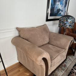 COMFY ARMCHAIR