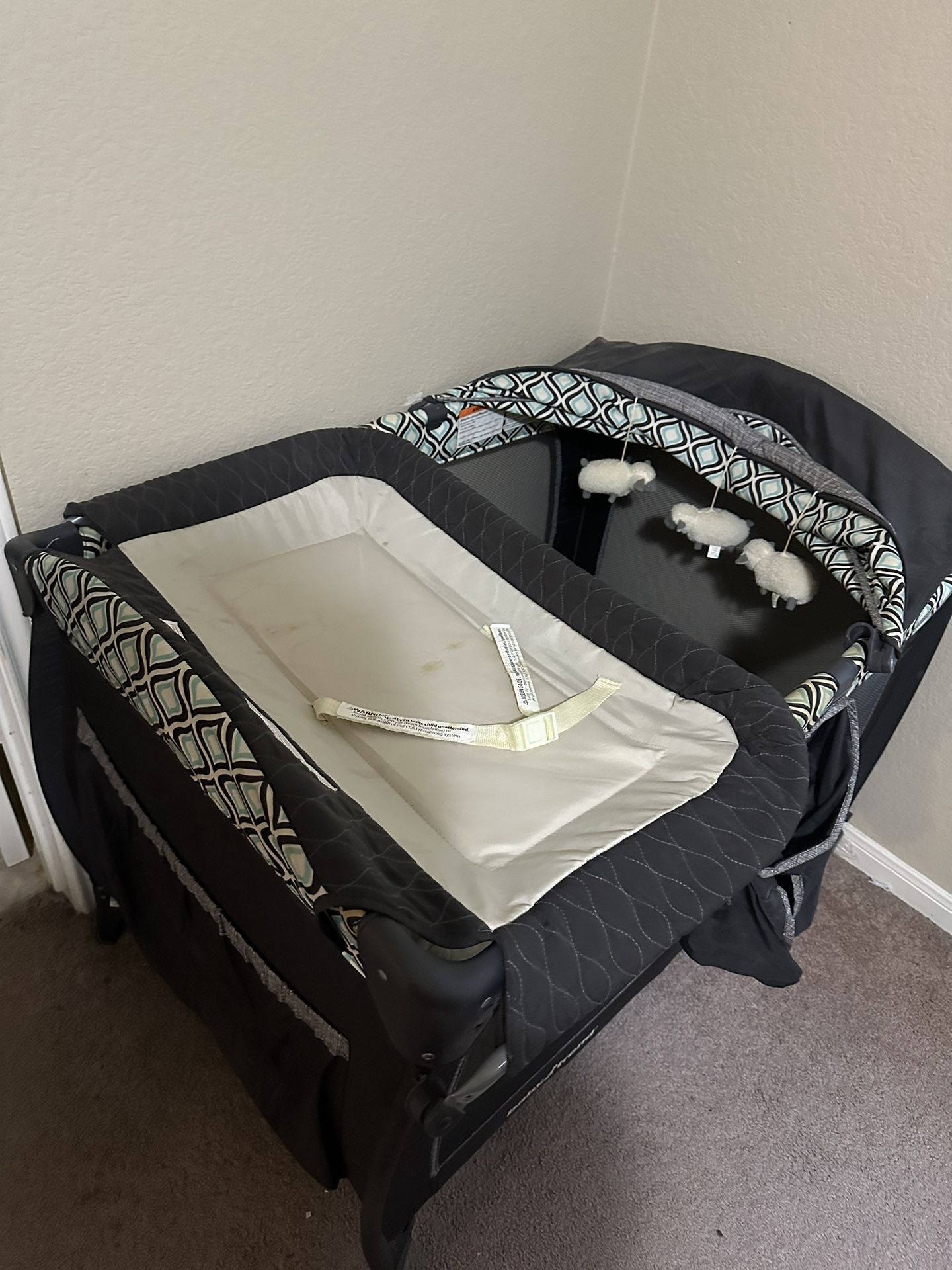 Portable Baby Beside Sleeper Bassinet Crib Playard with Diaper Changer
