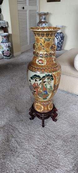 VERY NICE VINTAGE CHINESE VASE WITH STAND