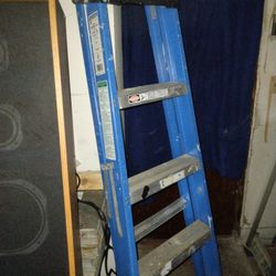 WERNER FIBERGLASS 6 FOOT LADDER