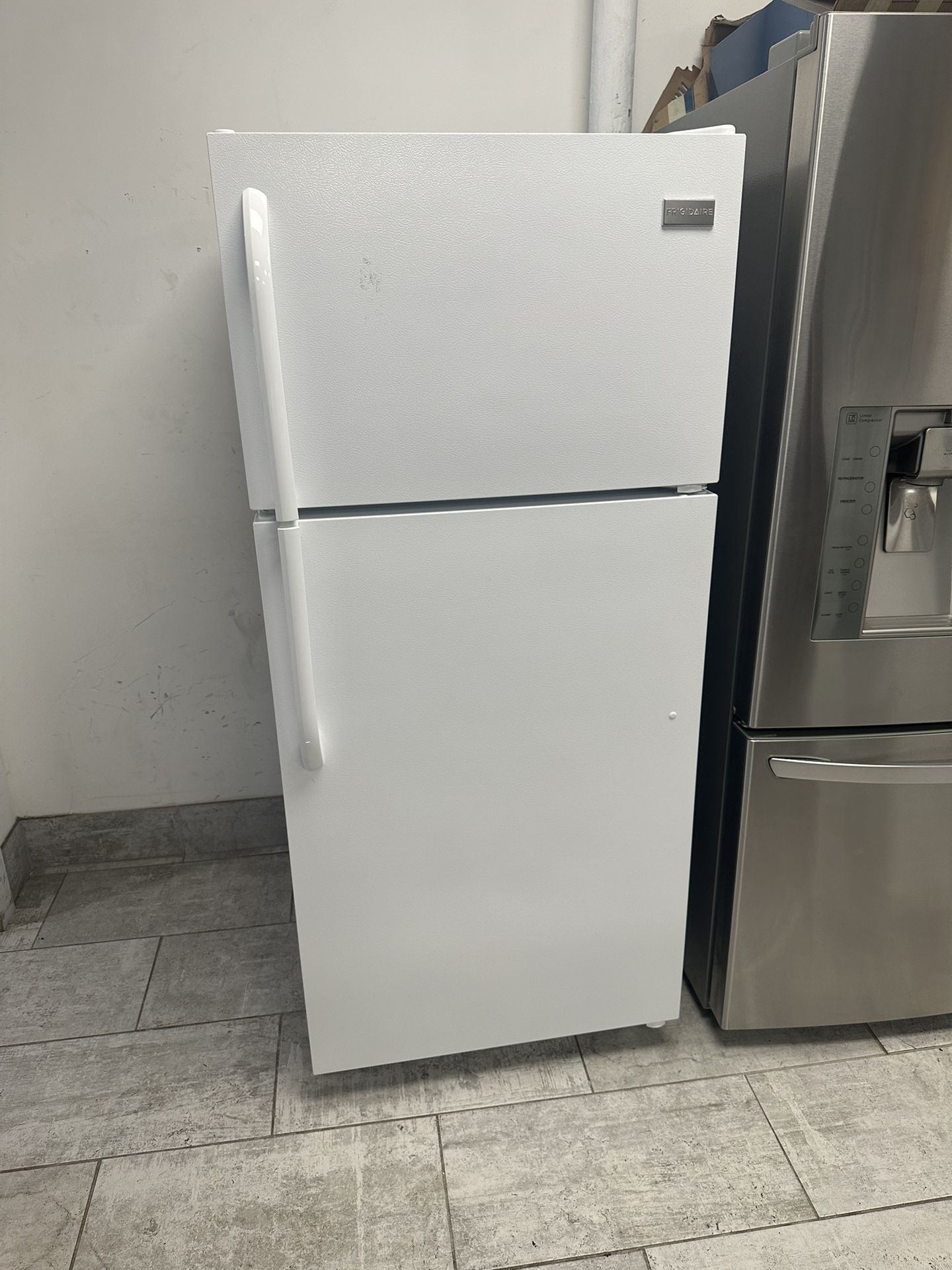 Frigidaire Top Freezer Refrigerator White Color 