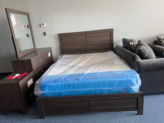 QUEEN SIZE BED, NIGHTSTAND, DRESSER & MIRROR // WE DELIVER 
