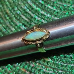 Opal 14k yellow gold.