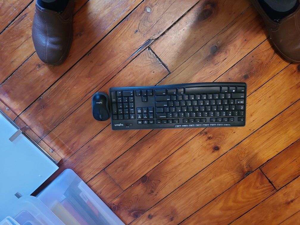 Logitech Mk270 Wireless Mouse And Keyboard