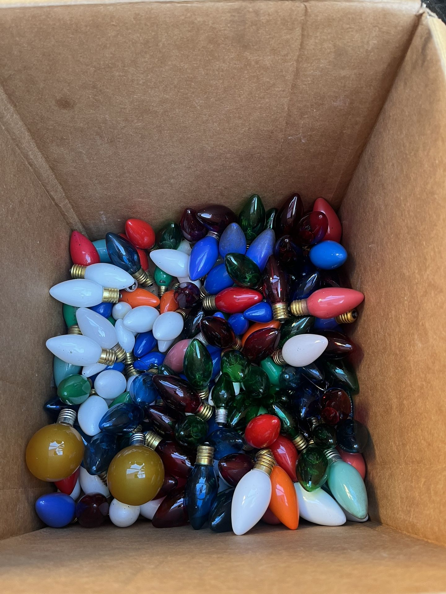 Vintage C9¼ Christmas Lights – New Old Stock – 15 Boxes + Extra Bulbs – Whole Lot Up for sale is a lot of vintage Christmas lights, featuring 15 boxe