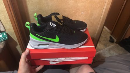 Nike Air Max Nauxis. Size 9.5