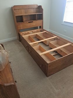 Twin Bed w storage unit