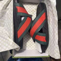 size 10.5 Gucci slides