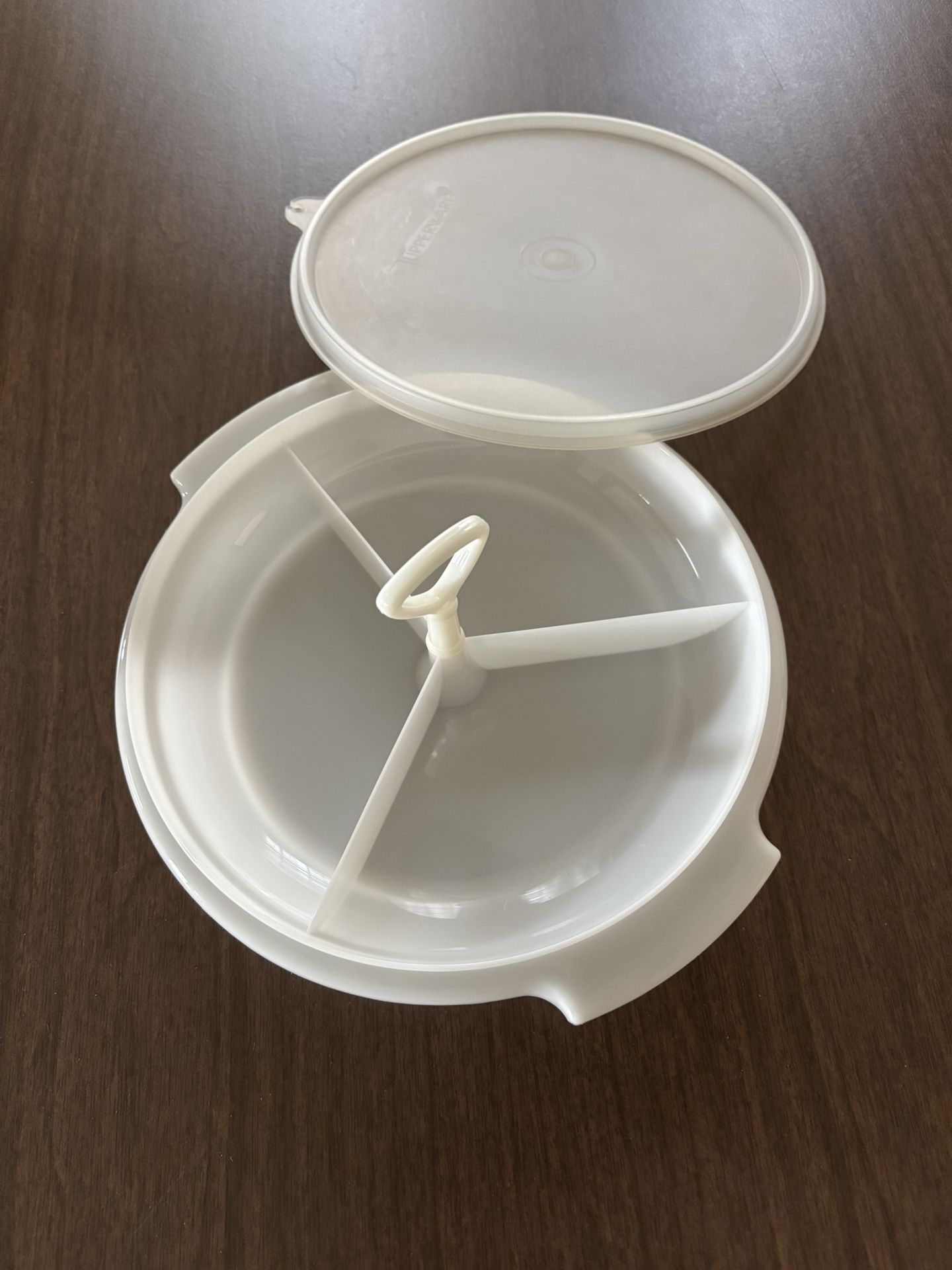 Tupperware White Suzette Divided Serving Dish #608-2 w/Lid