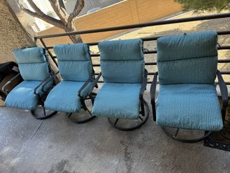 4 Outdoor All Weather Aluminum Frame Rust Proof Swivel Rocking Patio Dining Chairs With 4 Teal Color Reversible Side Cushions In Good Condition 