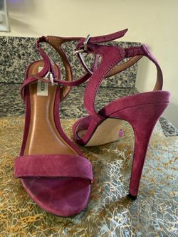 Steve Madden Burgundy Suede Heels – Size 7