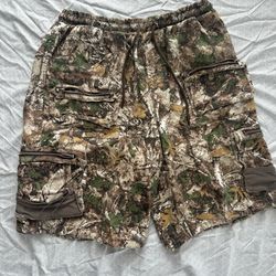 BOOHOOMAN Realtree camo cargo shorts