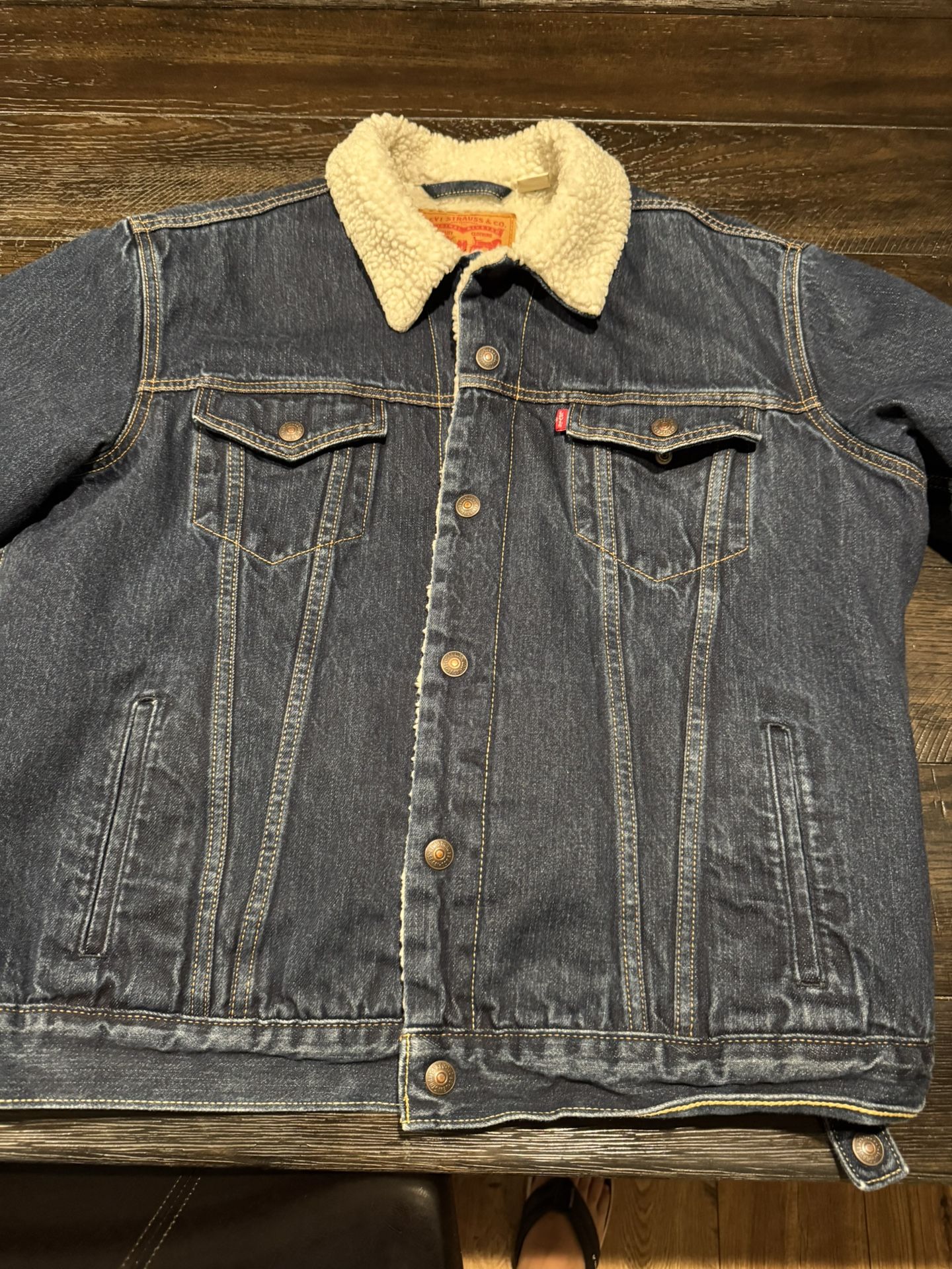 Levi’s Sherpa Denim Jacket – Men’s Large – Like New 