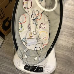 4moms MamaRoo Multi-Motion Baby Swing, Bluetooth Enabled with 5 Unique Motions