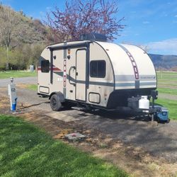 Rv Trailer 2017 STARCRAFT COMET Mini 16qb. 2.700lb.