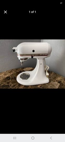 Kitchen Aid Mixer (Missing Bowl)