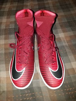 Soccer shoes