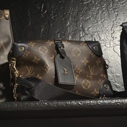 AUTHENTIC LOUIS VUITTON