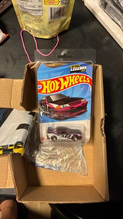 Hot Wheels 2022 Legends Tour Exclusive Nissan Skyline GT-R R32