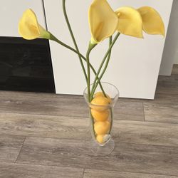 Glass Vase With Yellow Likies