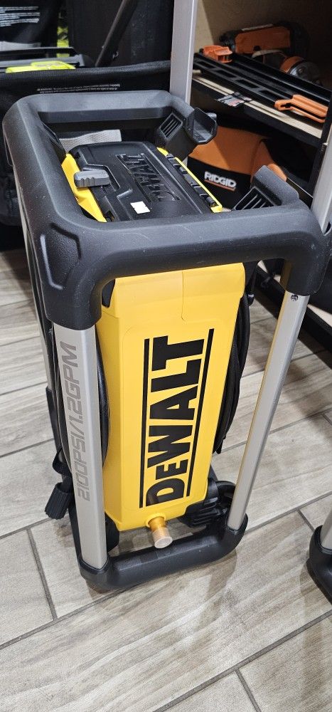 DEWALT 2100PSI ELECTRIC PRESSURE WASHER