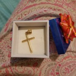 10k gold lady's cross, great gift fir the holy days / gift wrap included/pick only