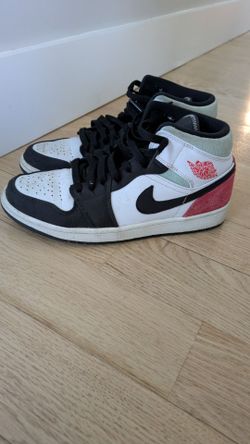 Jordan 1 mids, red black toe