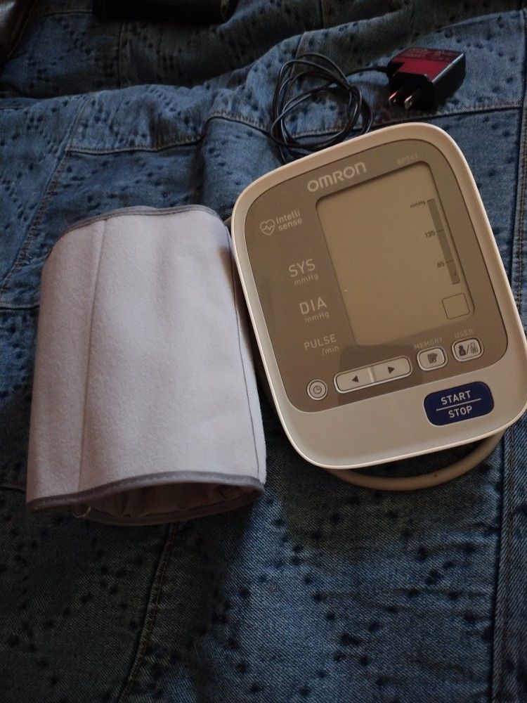 Omron Blood Pressure Machine BP762