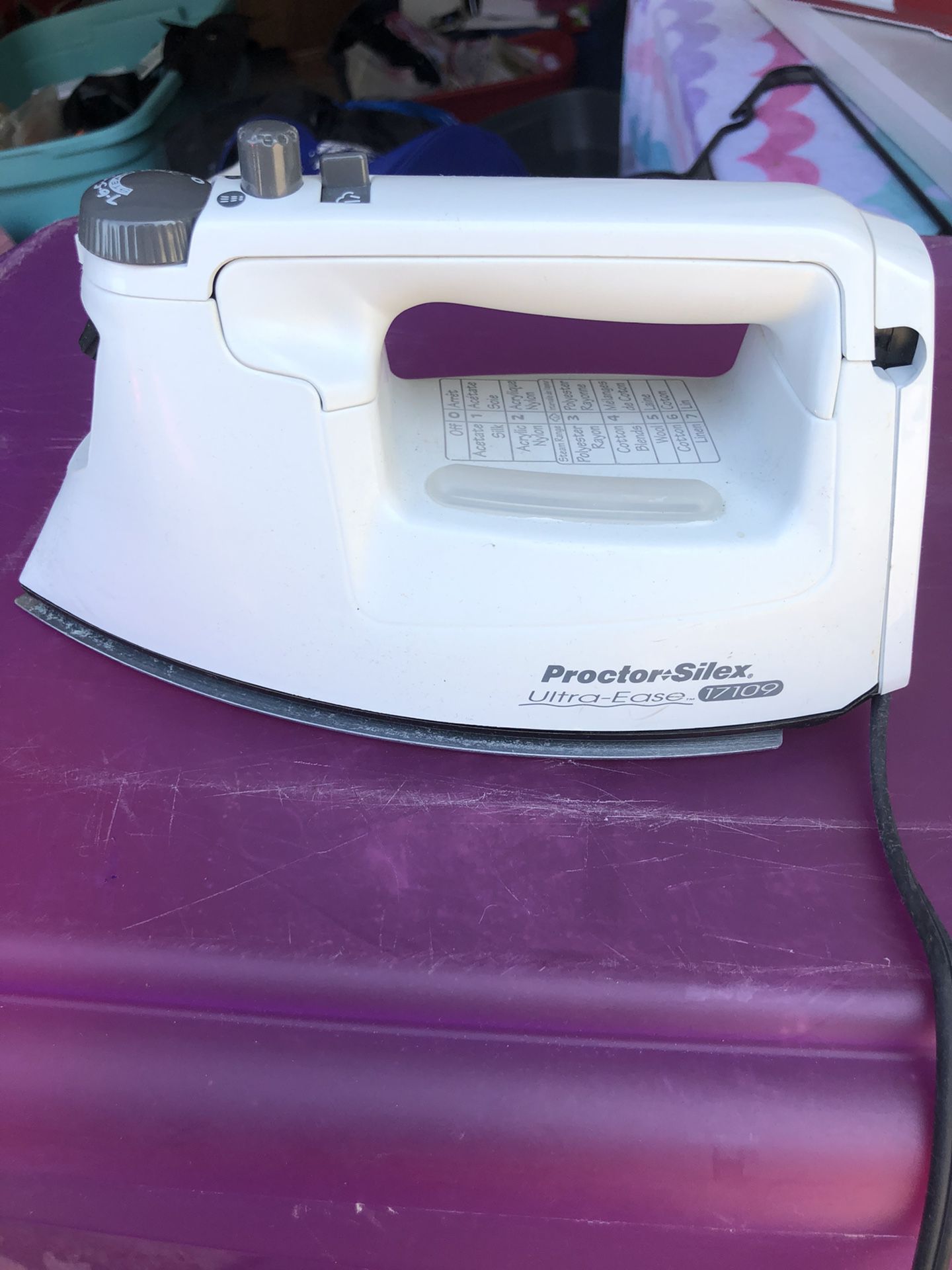 Ultra Ease Proctor Silex Electric Steam Iron, model 17109