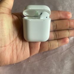 Airpod Generation Two right AirPod and case