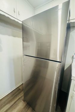 Samsung Refrigerator with organizer