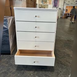 Dresser/ Five drawers dresser