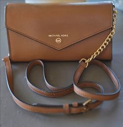 Michael Kors Wallet on Chain / Crossbody