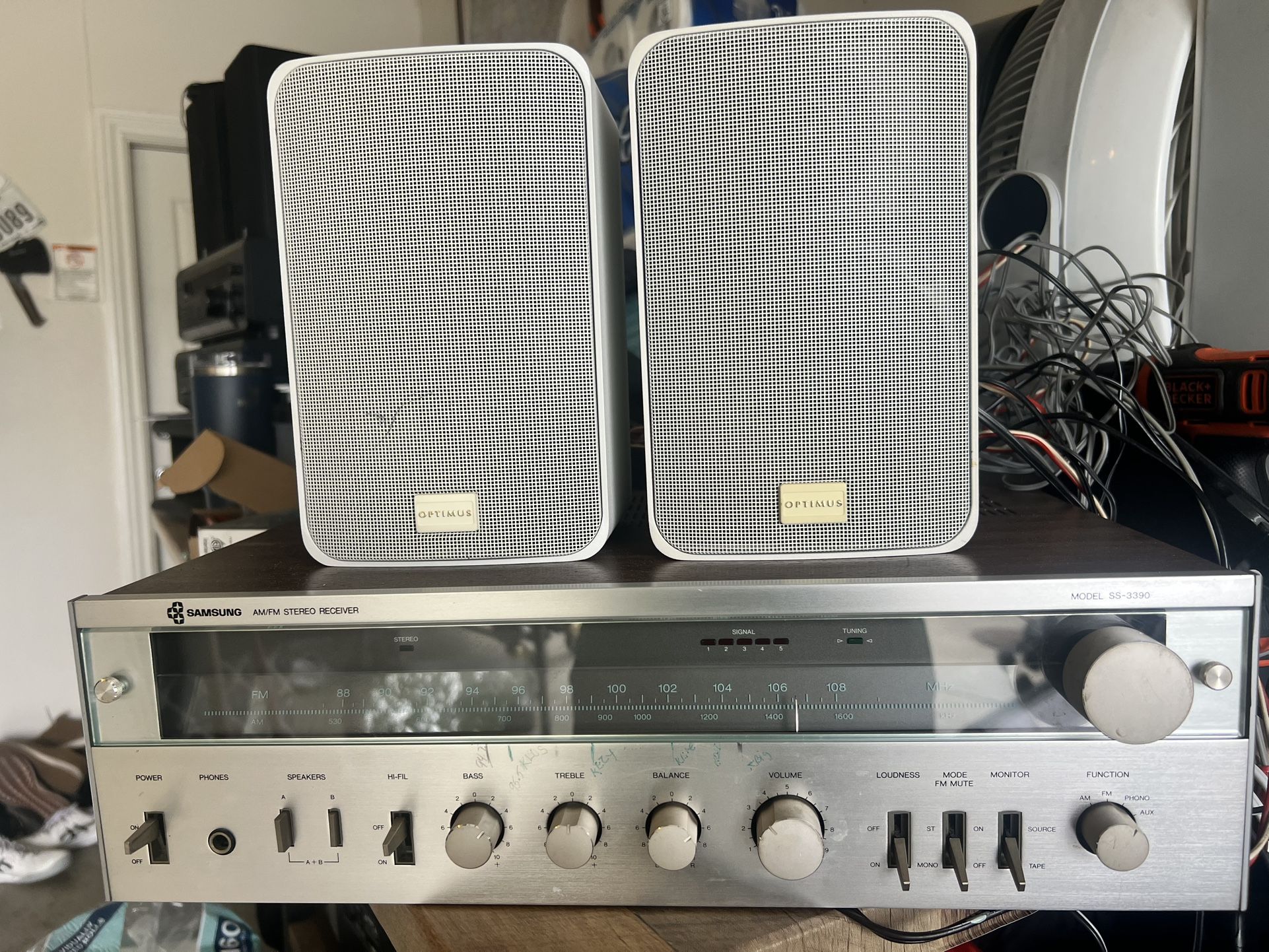 Vintage Samsung Receiver With Speakers