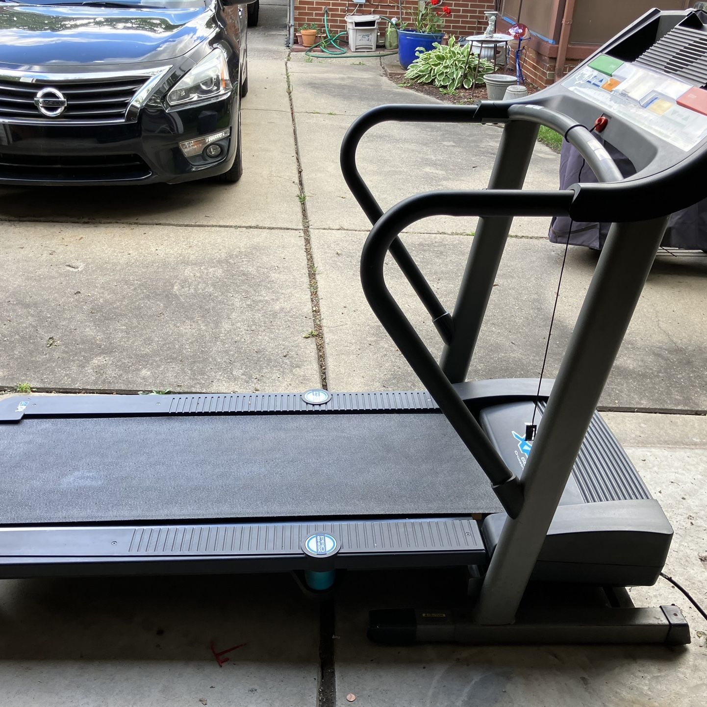 Proform XP 680 Crosstrainer Treadmill for Sale in Oak Park MI OfferUp